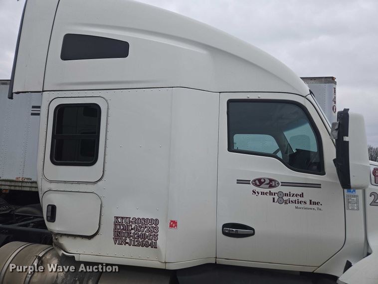 image for item DU2540 2017 Kenworth T680 semi truck