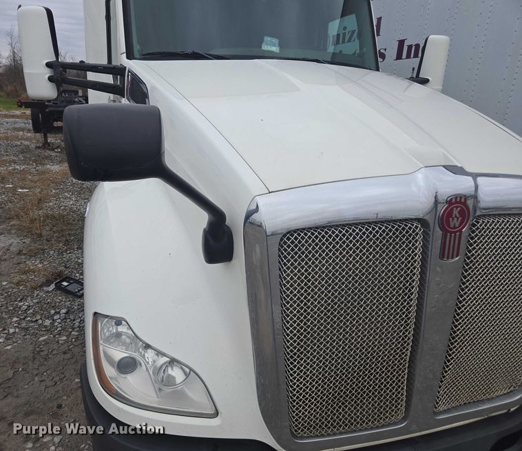 image for item DU2540 2017 Kenworth T680 semi truck