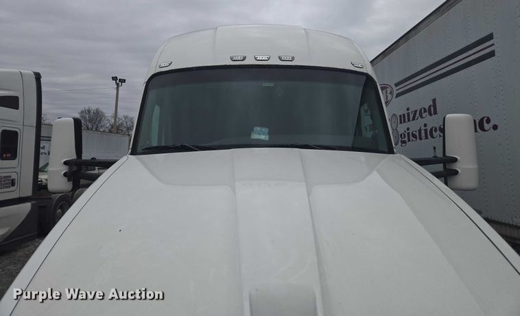 image for item DU2540 2017 Kenworth T680 semi truck