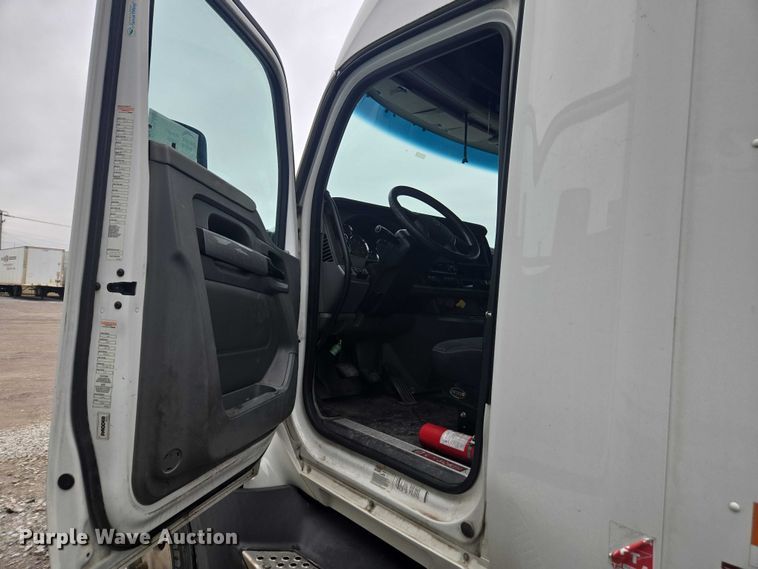 image for item DU2540 2017 Kenworth T680 semi truck