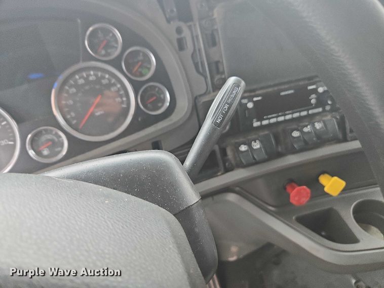 image for item DU2540 2017 Kenworth T680 semi truck