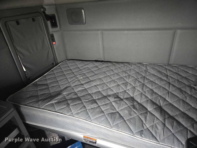 image for item DU2540 2017 Kenworth T680 semi truck