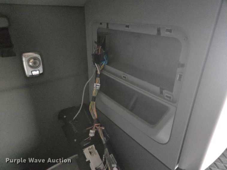 image for item DU2540 2017 Kenworth T680 semi truck