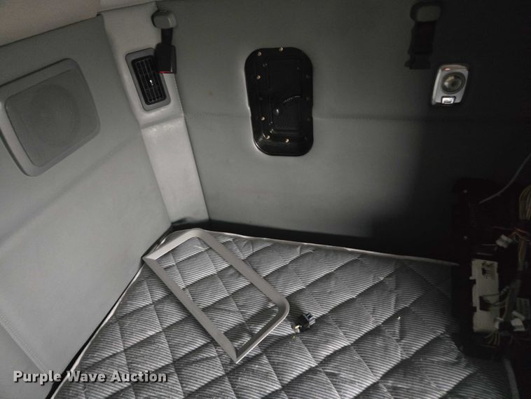 image for item DU2540 2017 Kenworth T680 semi truck