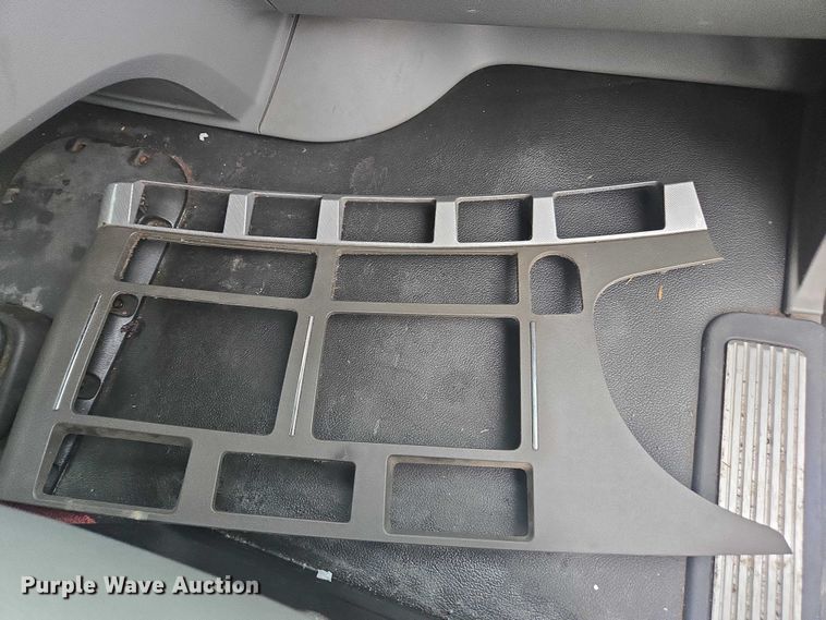 image for item DU2540 2017 Kenworth T680 semi truck