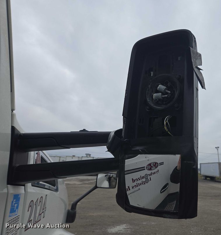 image for item DU2540 2017 Kenworth T680 semi truck