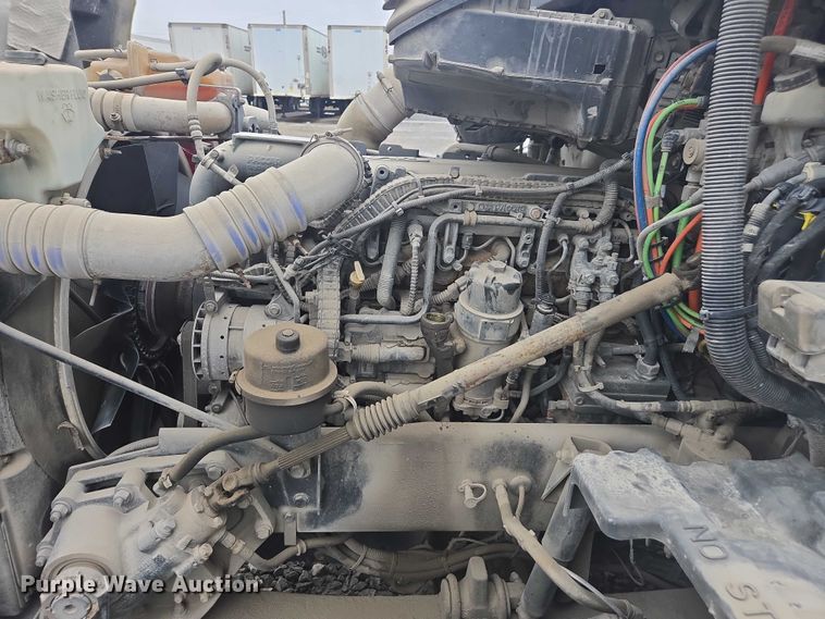 image for item DU2540 2017 Kenworth T680 semi truck