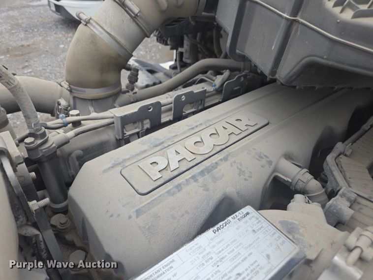 image for item DU2540 2017 Kenworth T680 semi truck