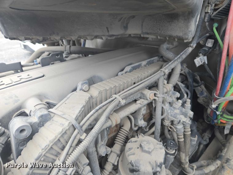 image for item DU2540 2017 Kenworth T680 semi truck