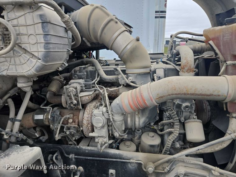 image for item DU2540 2017 Kenworth T680 semi truck