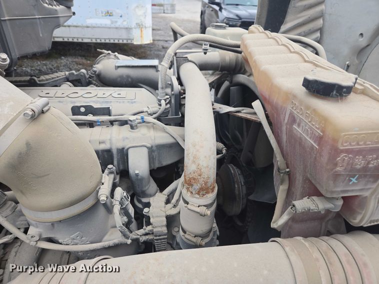 image for item DU2540 2017 Kenworth T680 semi truck