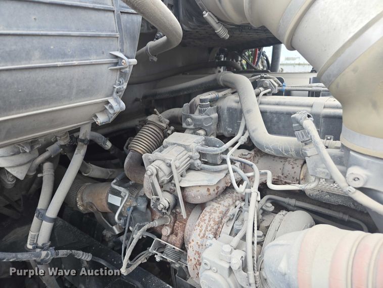 image for item DU2540 2017 Kenworth T680 semi truck