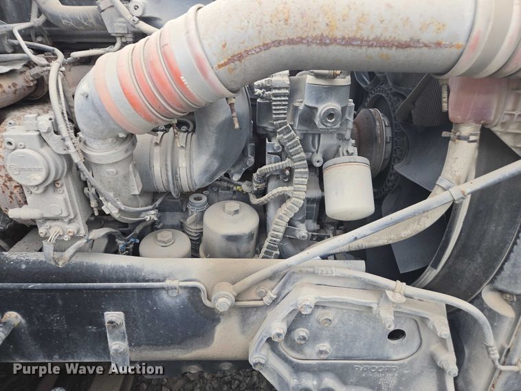 image for item DU2540 2017 Kenworth T680 semi truck