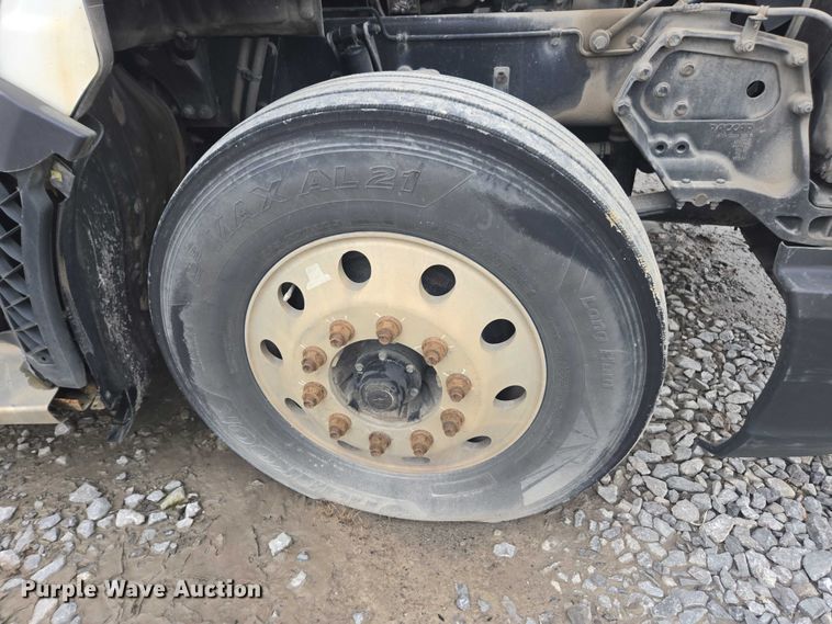 image for item DU2540 2017 Kenworth T680 semi truck