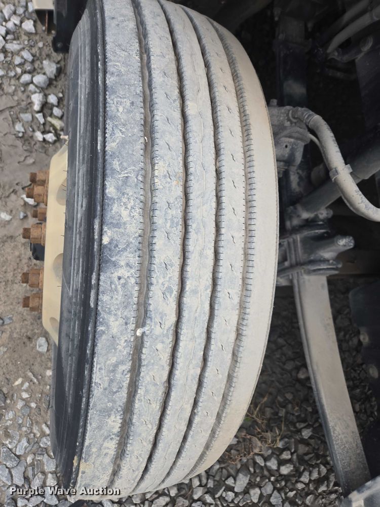 image for item DU2540 2017 Kenworth T680 semi truck