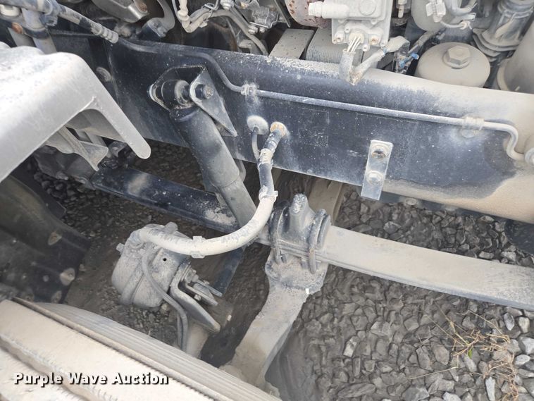 image for item DU2540 2017 Kenworth T680 semi truck