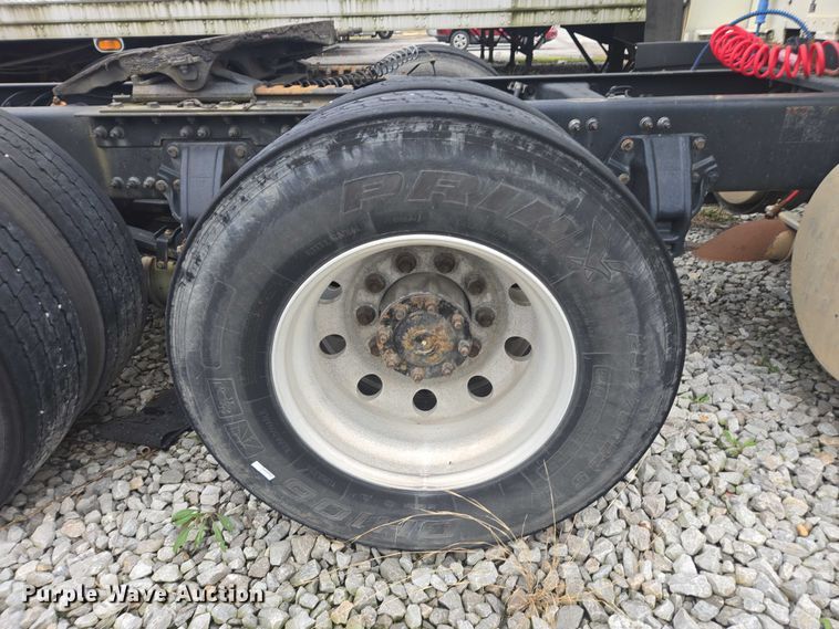 image for item DU2540 2017 Kenworth T680 semi truck