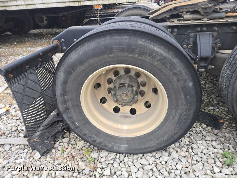 image for item DU2540 2017 Kenworth T680 semi truck