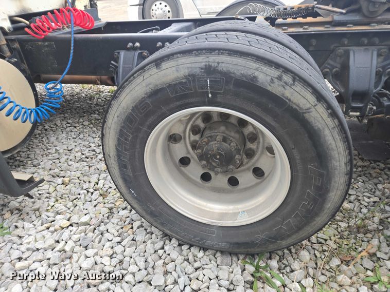 image for item DU2540 2017 Kenworth T680 semi truck