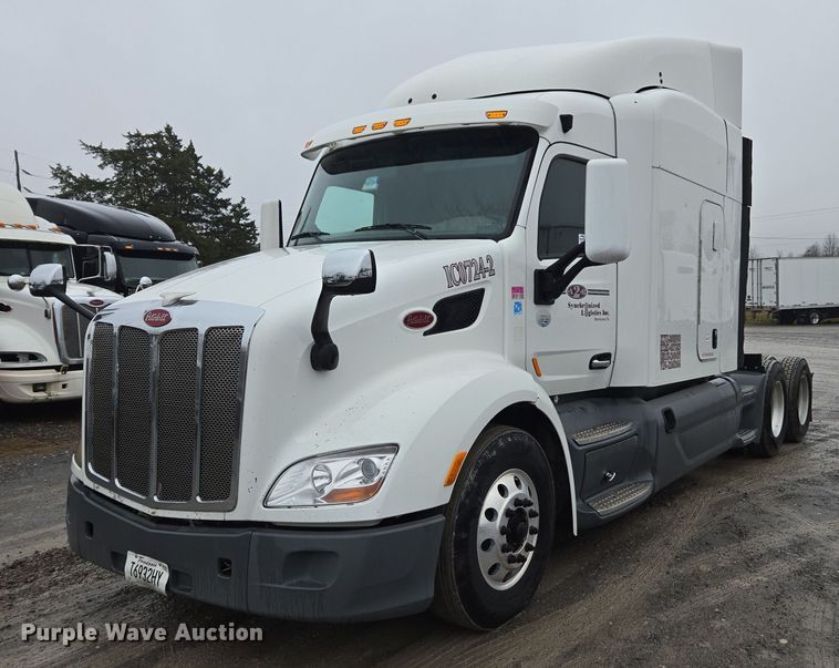 image for item DU2541 2015 Peterbilt 579 semi truck