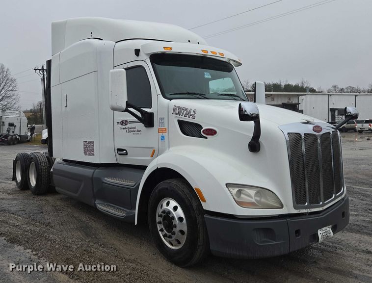 image for item DU2541 2015 Peterbilt 579 semi truck
