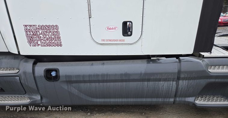 image for item DU2541 2015 Peterbilt 579 semi truck