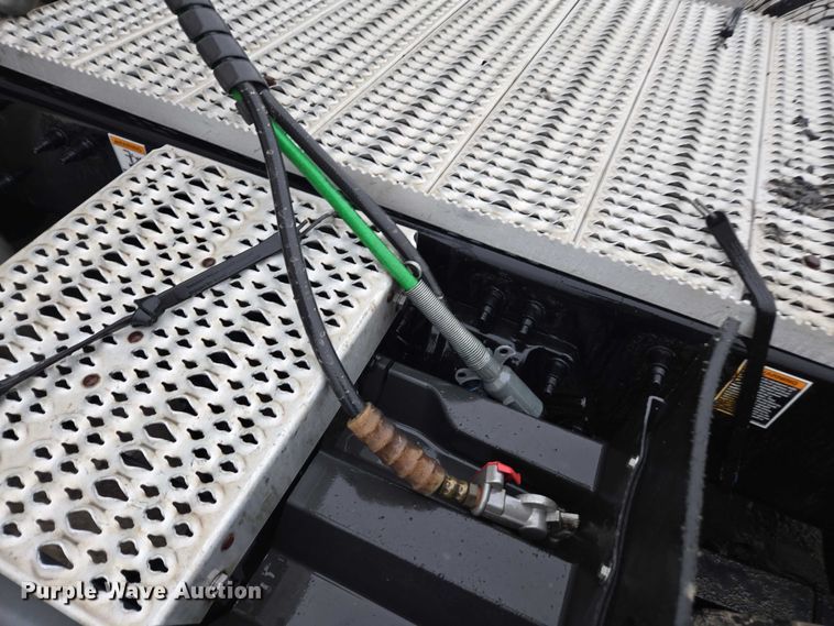 image for item DU2541 2015 Peterbilt 579 semi truck