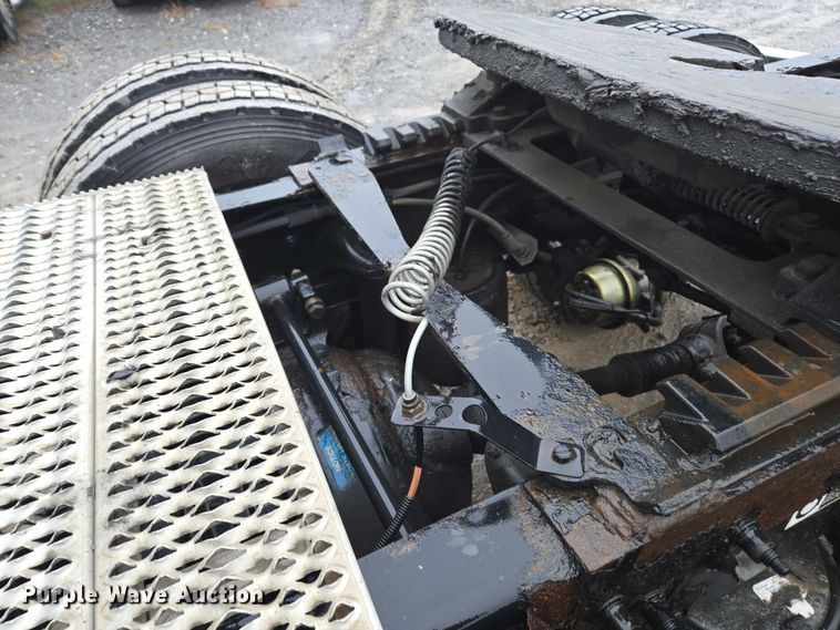 image for item DU2541 2015 Peterbilt 579 semi truck