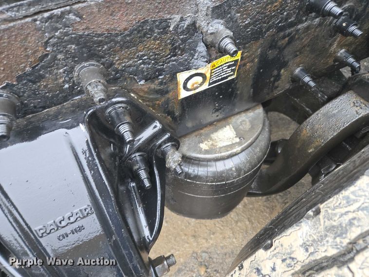 image for item DU2541 2015 Peterbilt 579 semi truck