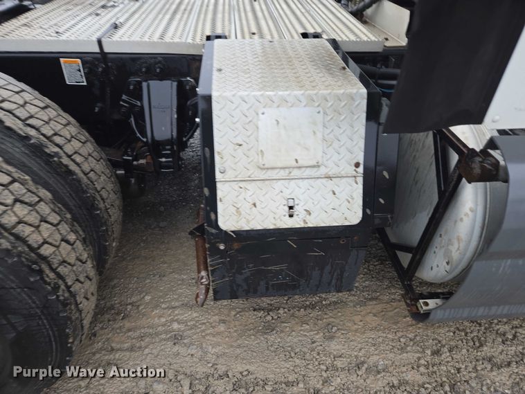 image for item DU2541 2015 Peterbilt 579 semi truck