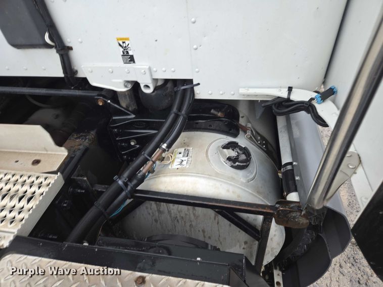 image for item DU2541 2015 Peterbilt 579 semi truck