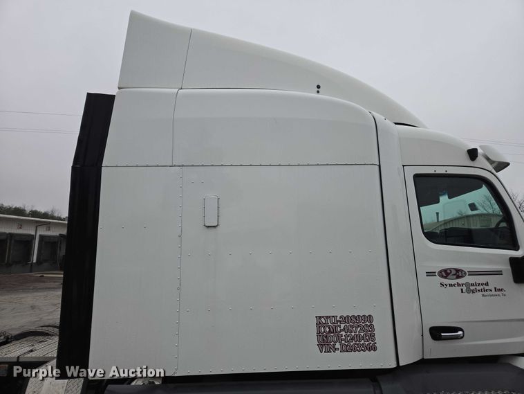 image for item DU2541 2015 Peterbilt 579 semi truck