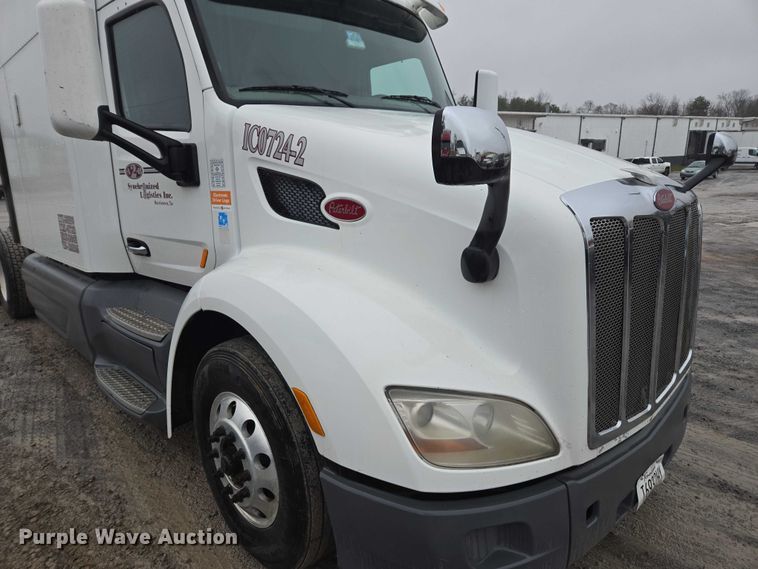 image for item DU2541 2015 Peterbilt 579 semi truck