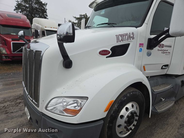 image for item DU2541 2015 Peterbilt 579 semi truck