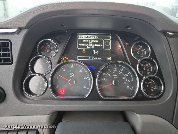 image for item DU2541 2015 Peterbilt 579 semi truck