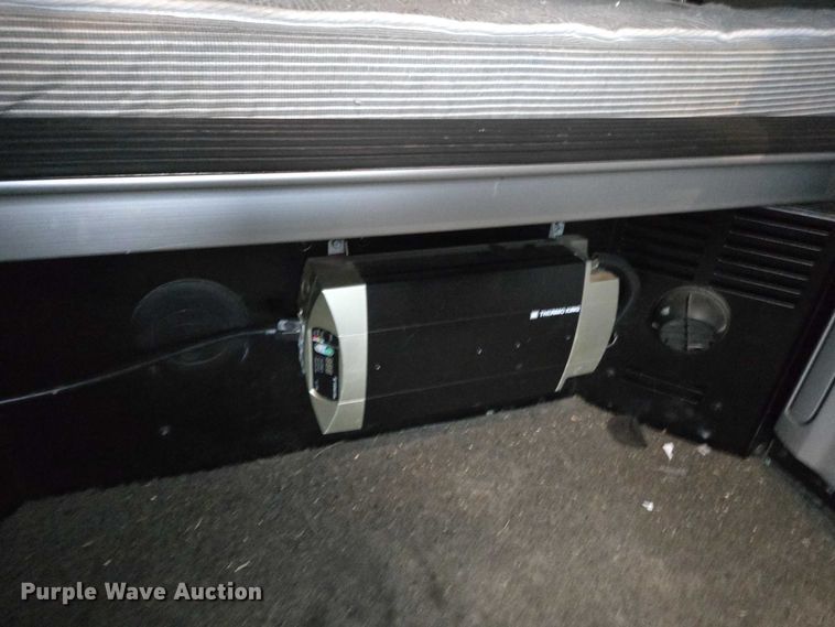 image for item DU2541 2015 Peterbilt 579 semi truck