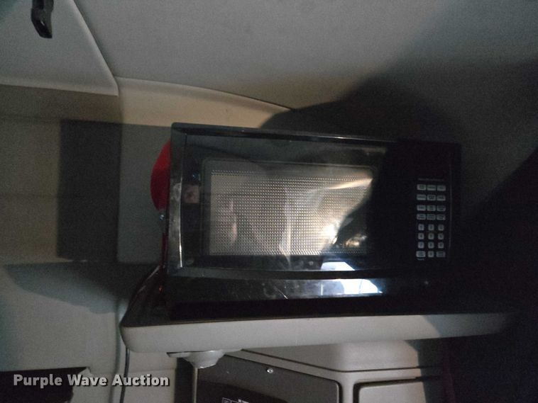 image for item DU2541 2015 Peterbilt 579 semi truck