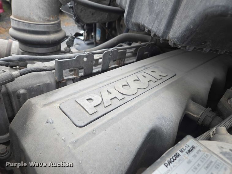 image for item DU2541 2015 Peterbilt 579 semi truck