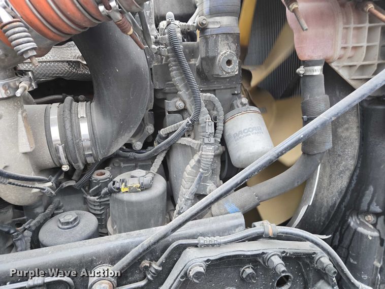 image for item DU2541 2015 Peterbilt 579 semi truck