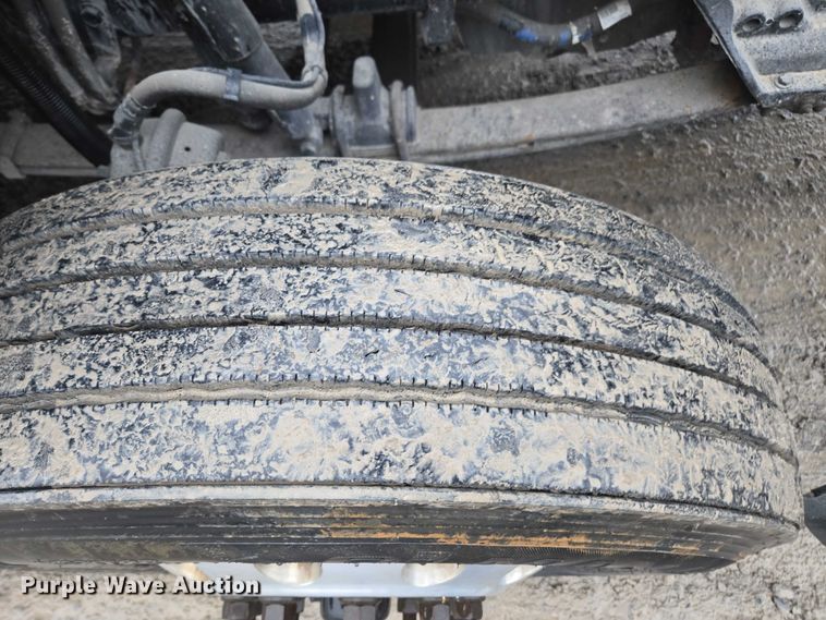 image for item DU2541 2015 Peterbilt 579 semi truck