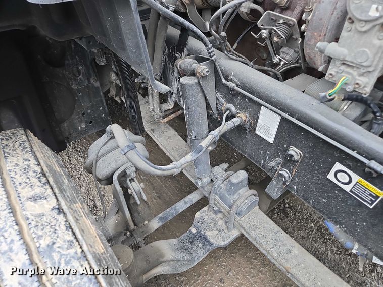 image for item DU2541 2015 Peterbilt 579 semi truck