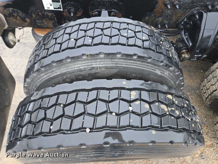 image for item DU2541 2015 Peterbilt 579 semi truck