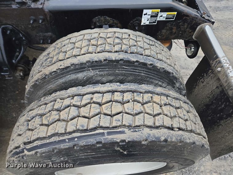 image for item DU2541 2015 Peterbilt 579 semi truck