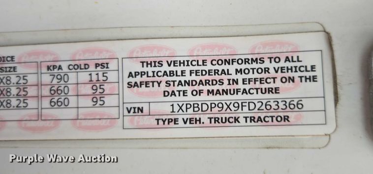 image for item DU2541 2015 Peterbilt 579 semi truck