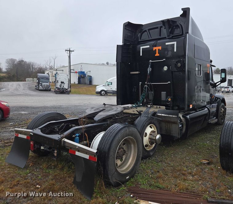 image for item DU2542 2015 Peterbilt 579 semi truck