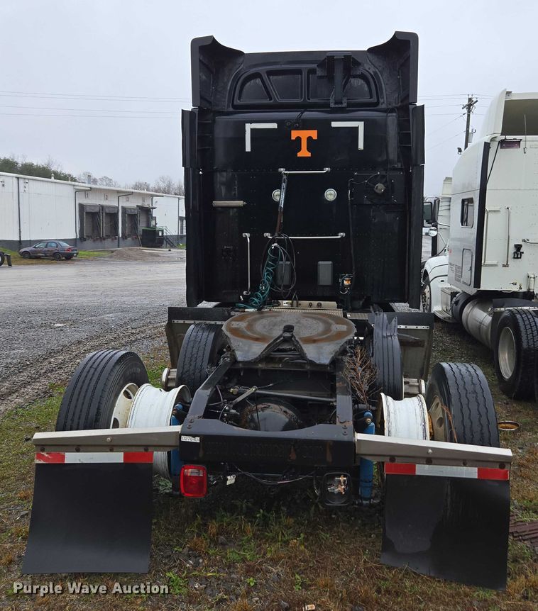 image for item DU2542 2015 Peterbilt 579 semi truck