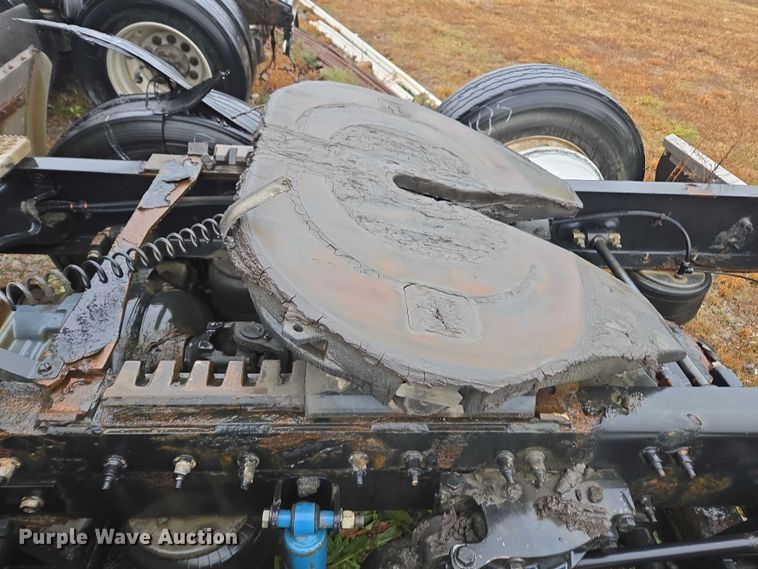 image for item DU2542 2015 Peterbilt 579 semi truck