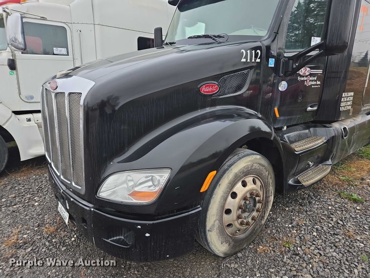 image for item DU2542 2015 Peterbilt 579 semi truck