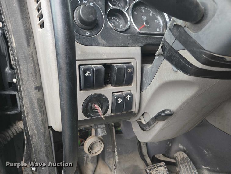 image for item DU2542 2015 Peterbilt 579 semi truck