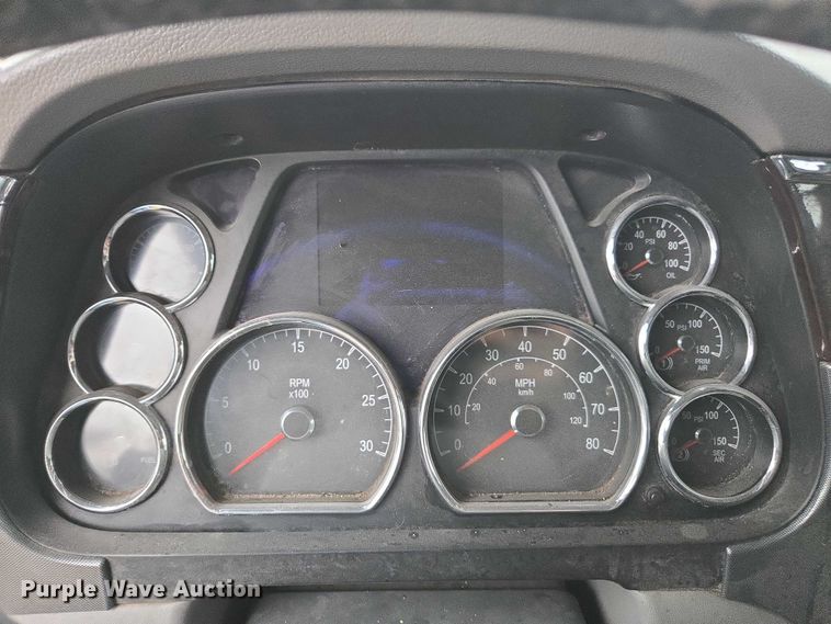 image for item DU2542 2015 Peterbilt 579 semi truck